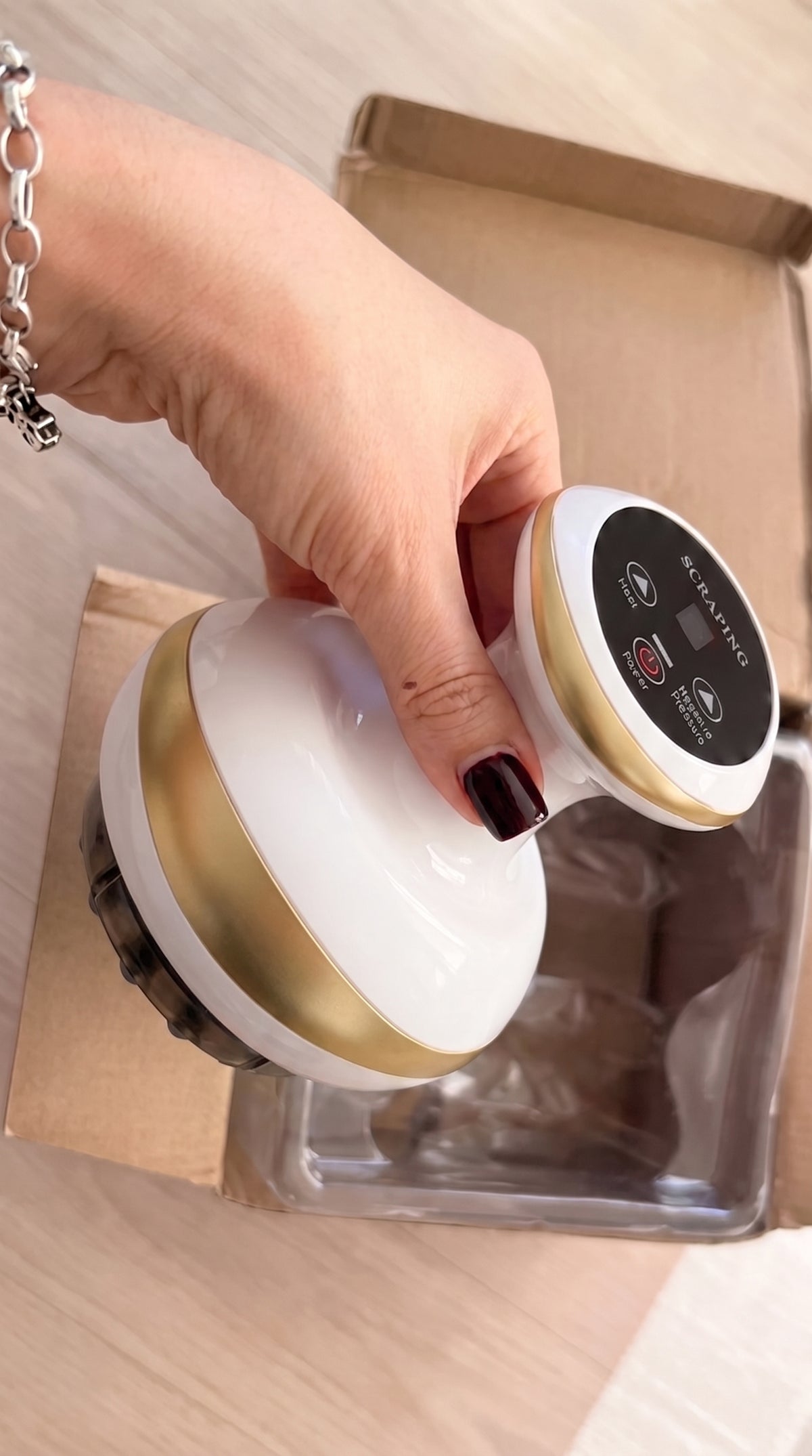 Lifting the Marova device out of its box